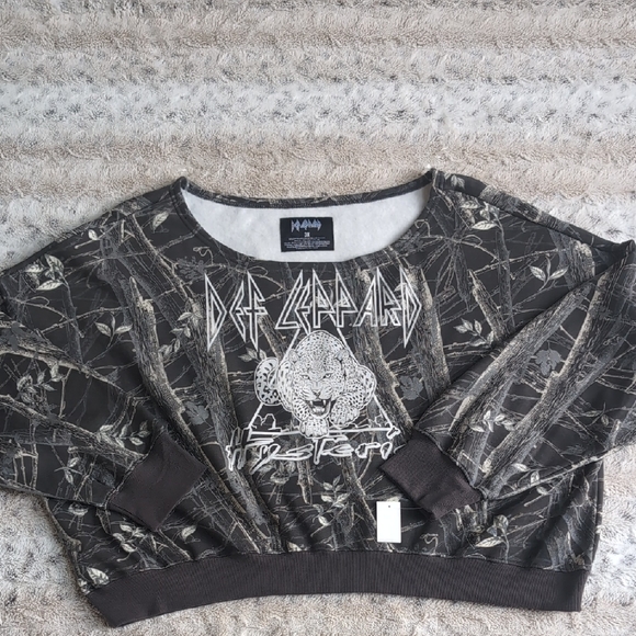 Def Leppard Off The Shoulder Cropped Hysteria Sweatshirt - Picture 1 of 4